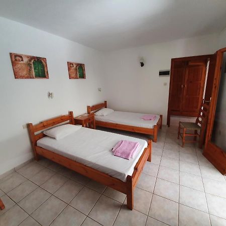 Dionisos Studios And Apts Skiathos Koukounaries Exteriör bild