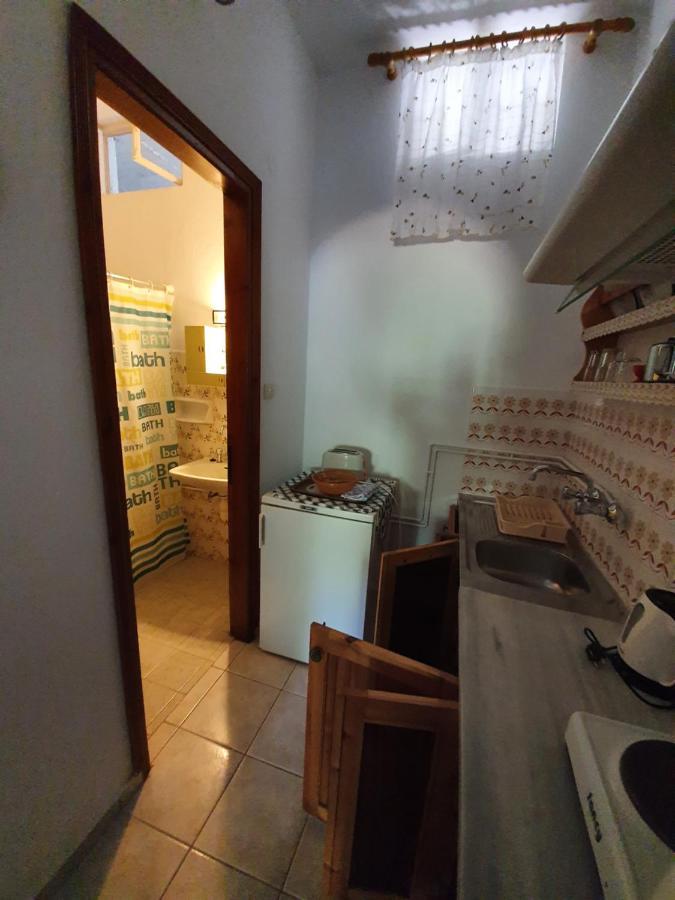 Dionisos Studios And Apts Skiathos Koukounaries Exteriör bild