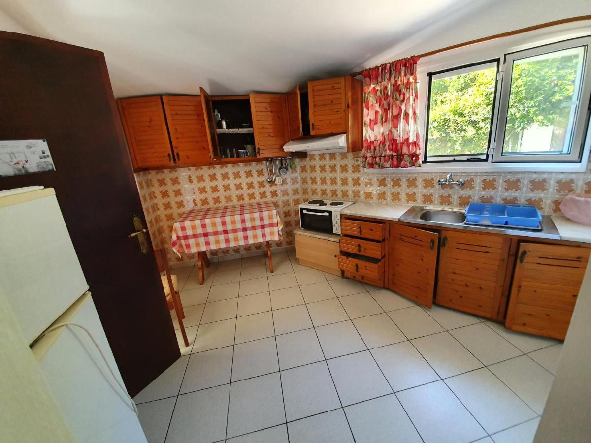 Dionisos Studios And Apts Skiathos Koukounaries Exteriör bild