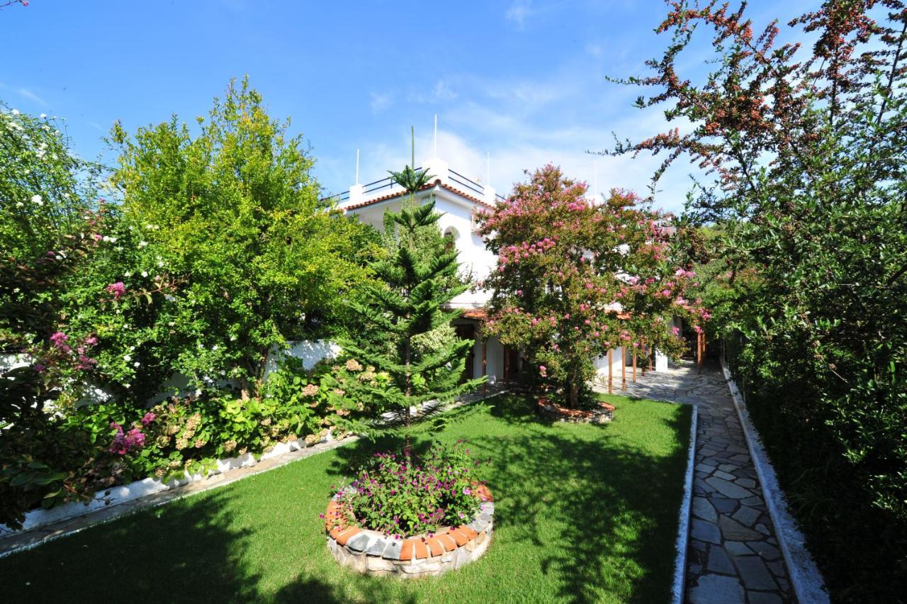 Dionisos Studios And Apts Skiathos Koukounaries Exteriör bild